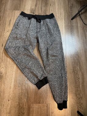 South Pole Men's Gray Marled Knit Joggers with Black Waistband